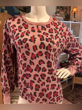 T.La Pink Red and Black Leopard Print Long Sleeve Waffle Knit Top